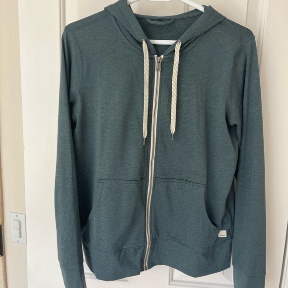Vuori Tops - Vuori Halo Performance Hoodie 2.0 Lake Heather Size Small